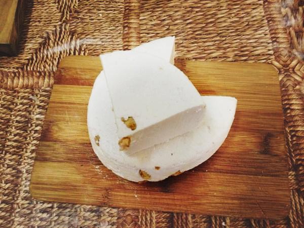 Ser kozi dojrzewający z orzechami włoskimi 200 g