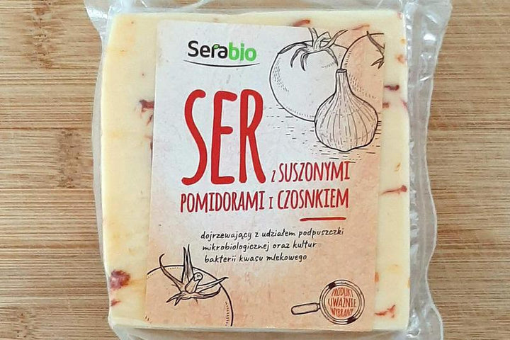 Ser z suszonymi pomidorami i czosnkiem w bloku 2 kg