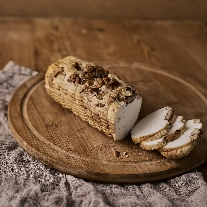 Ser kozi wędzony z orzechem włoskim 280 g
