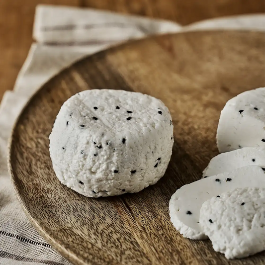 Ser kanapkowy kozi z czarnuszką 155 g